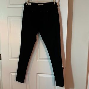 Black Levi’s Curvy Skinny Jeans